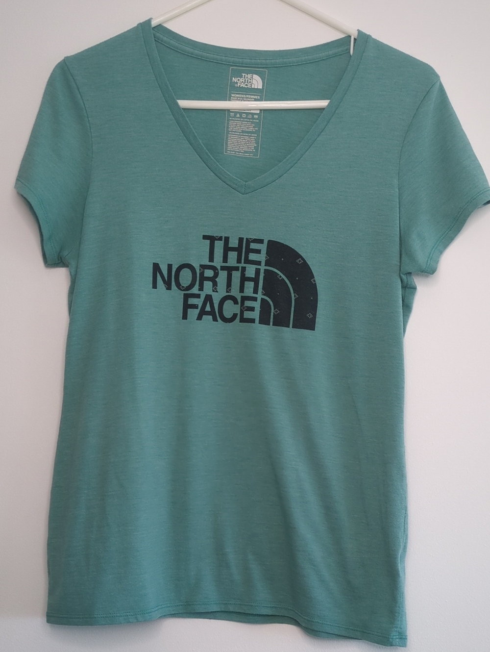 The North Face | Muted Aqua V Neck Short Sleeve Logo T Shirt | M